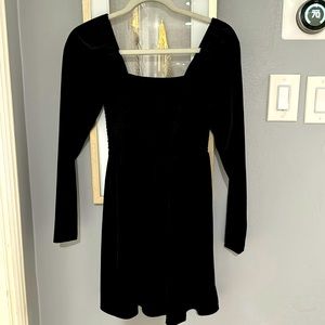 Black velvet mini, Gap, size xs, never been worn